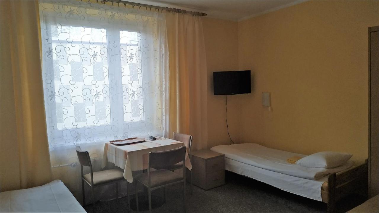 Hotel Eden 24H Жешов Екстериор снимка