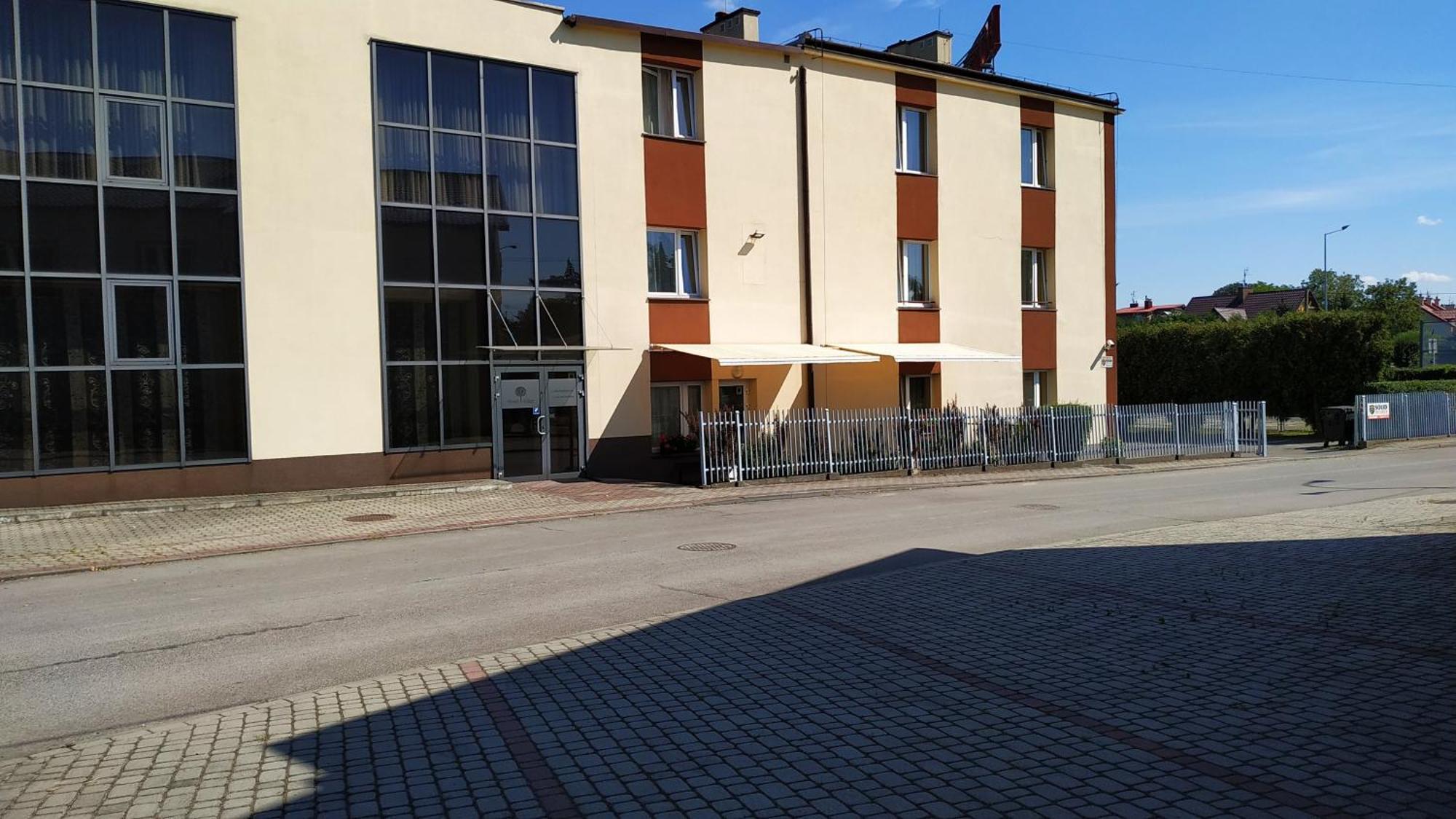 Hotel Eden 24H Жешов Екстериор снимка