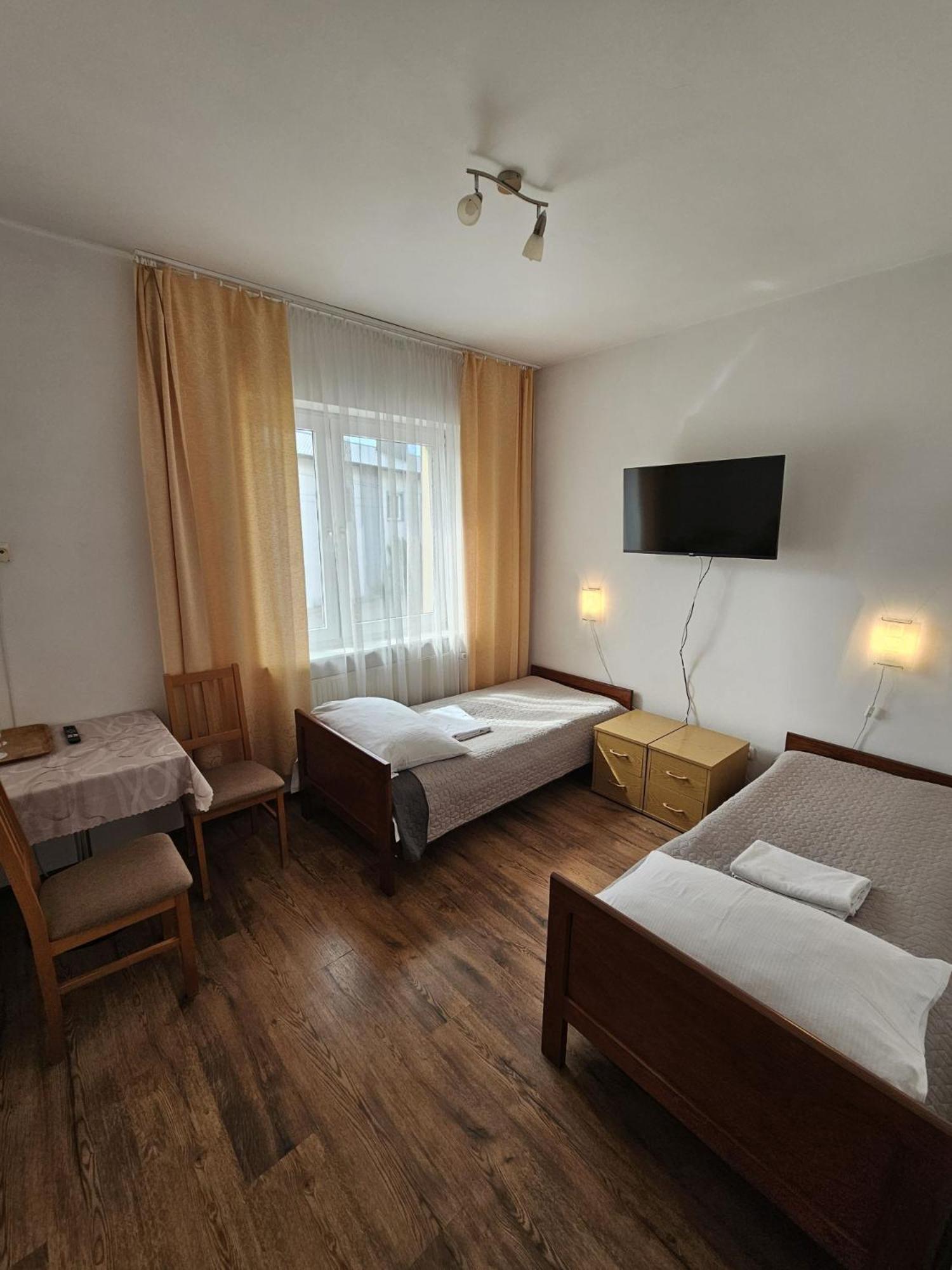 Hotel Eden 24H Жешов Екстериор снимка